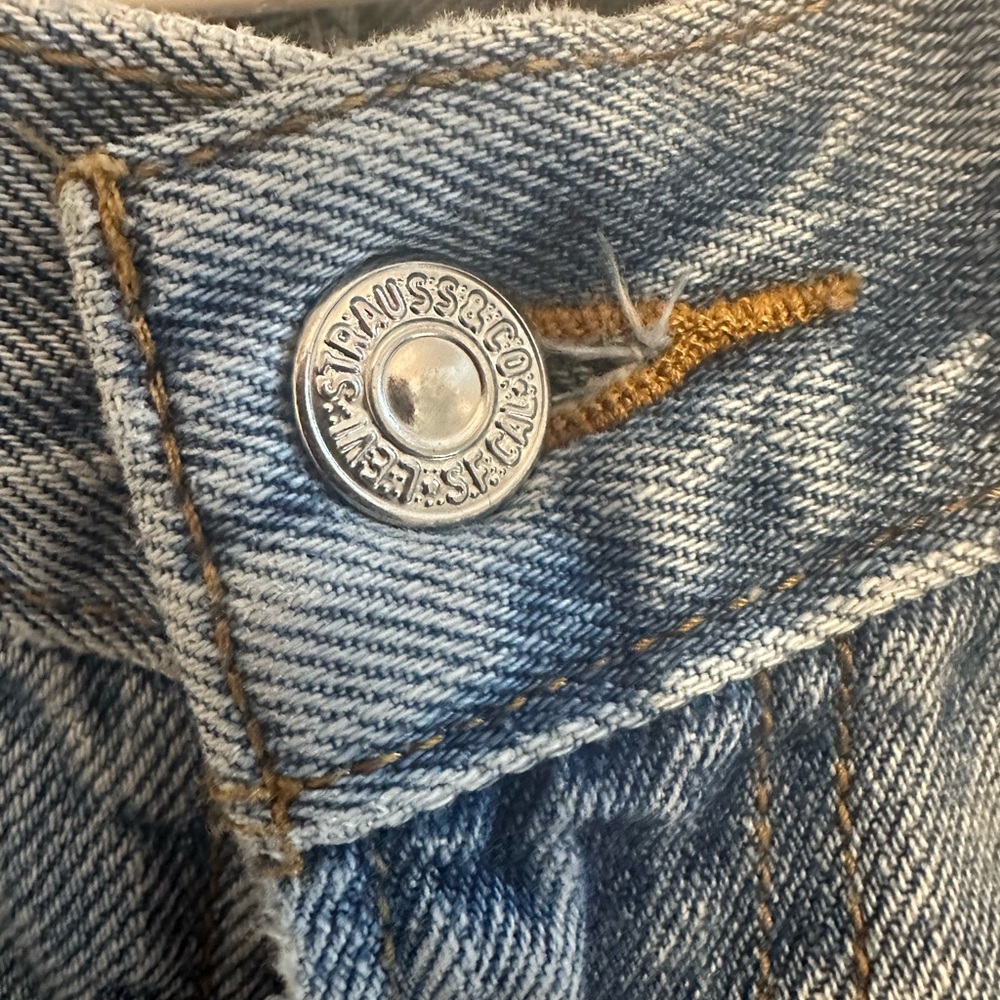 Levi’s Women 505 cut-off jean shorts W33, L30 - Picture 4 of 12